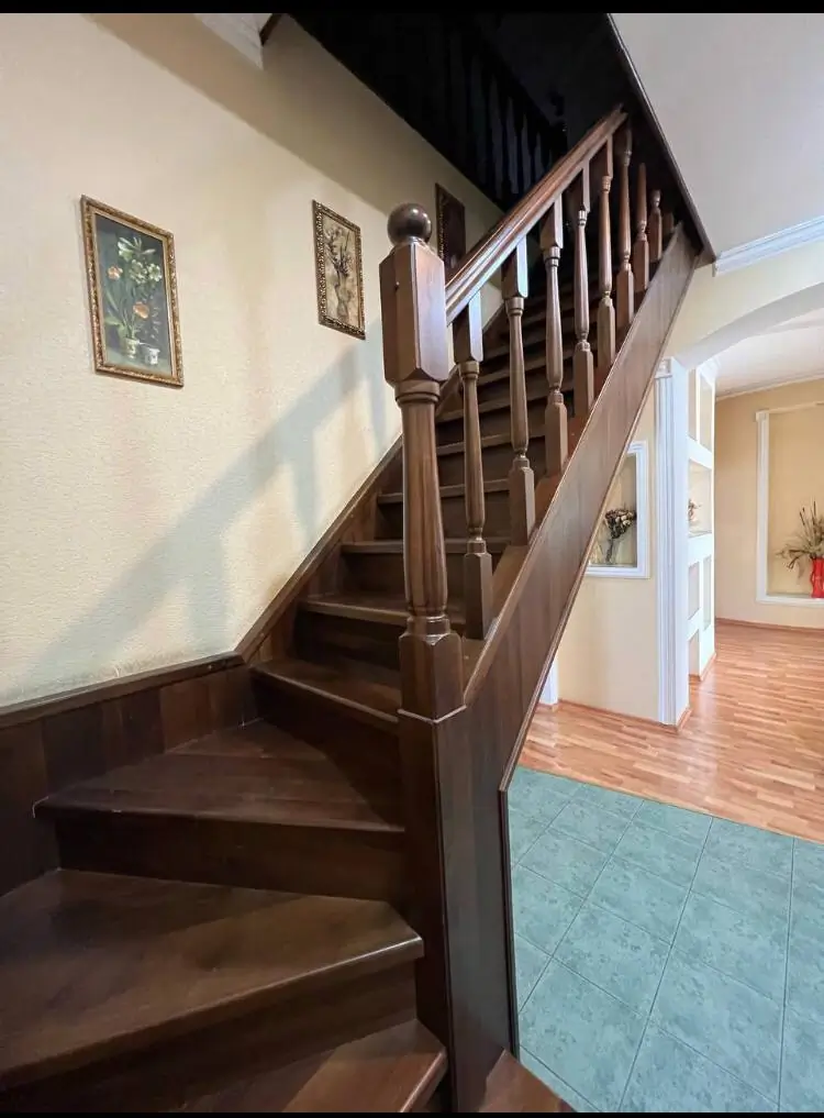 3-комнатная квартира − 260 м², 4/5 этаж