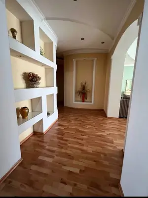 3-комнатная квартира − 260 м², 4/5 этаж