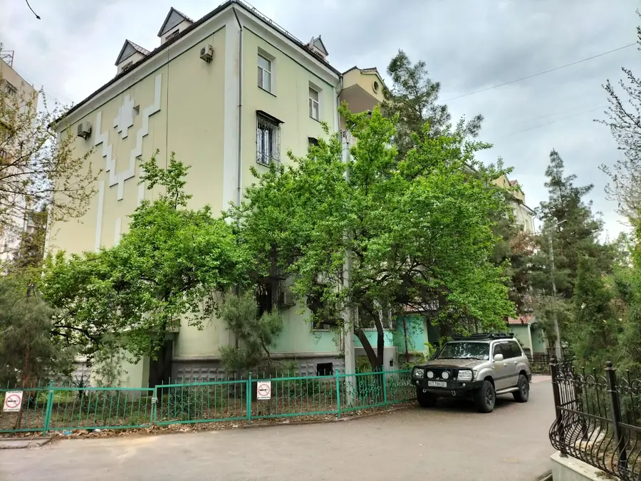 Ijaraga 3 xonali kvartira − 260 m²