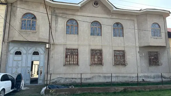 2-этажный дом − 400 м², 4 сот.