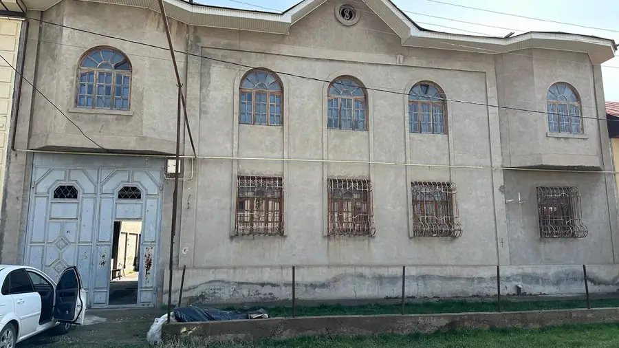 2-этажный дом − 400 м², 4 сот.
