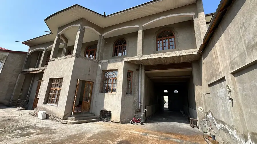 2-этажный дом − 400 м², 4 сот.