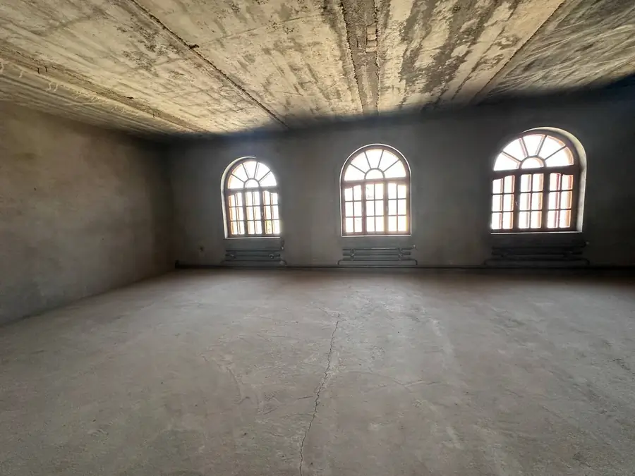 2-этажный дом − 400 м², 4 сот.