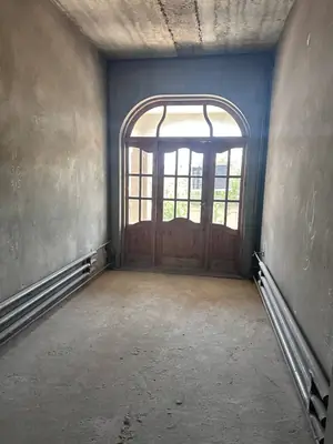 2-этажный дом − 400 м², 4 сот.