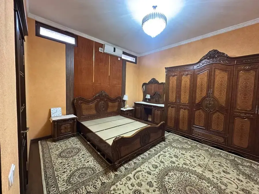 Ijaraga 2 qavatli uy − 400 m²