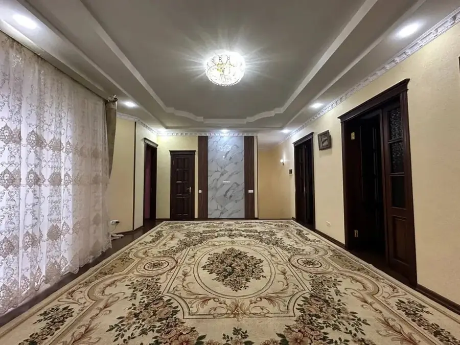 Ijaraga 2 qavatli uy − 400 m²