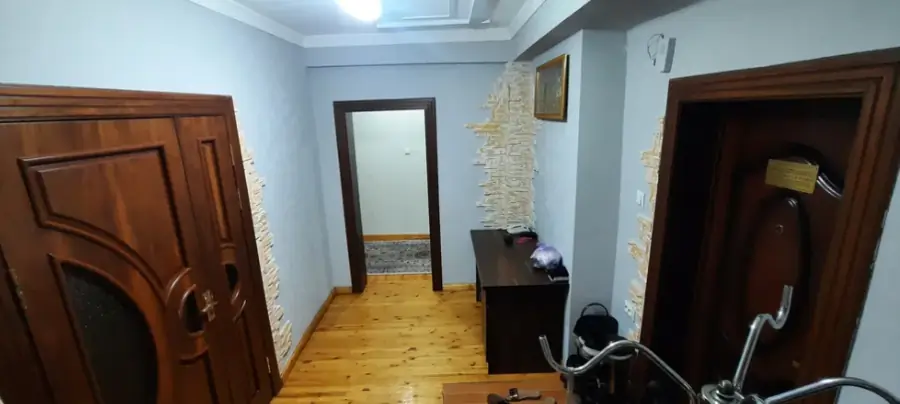 Продается 4-комнатная квартира − 140 м²