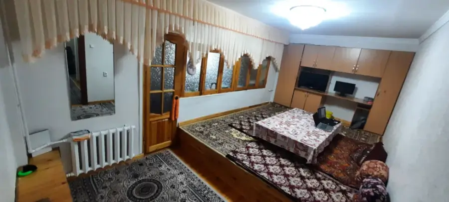 Продается 4-комнатная квартира − 140 м²