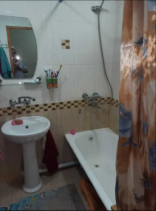 Продается 4-комнатная квартира − 140 м²