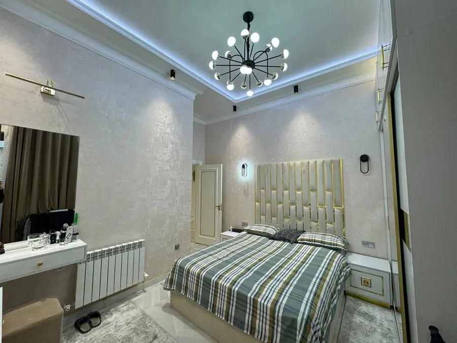 Продается 3-комнатная квартира − 122 м²