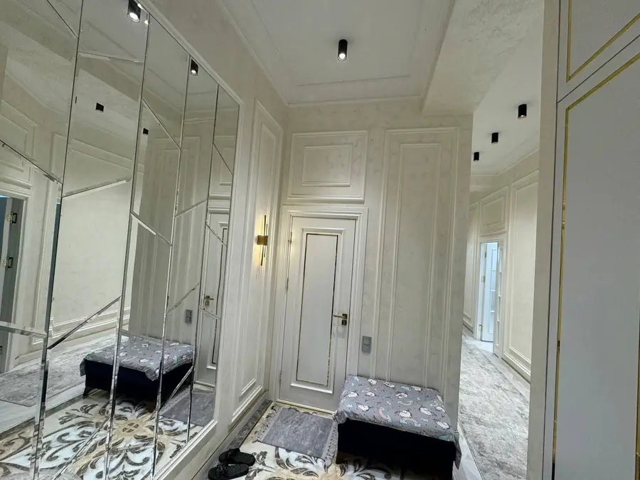 Продается 3-комнатная квартира − 122 м²