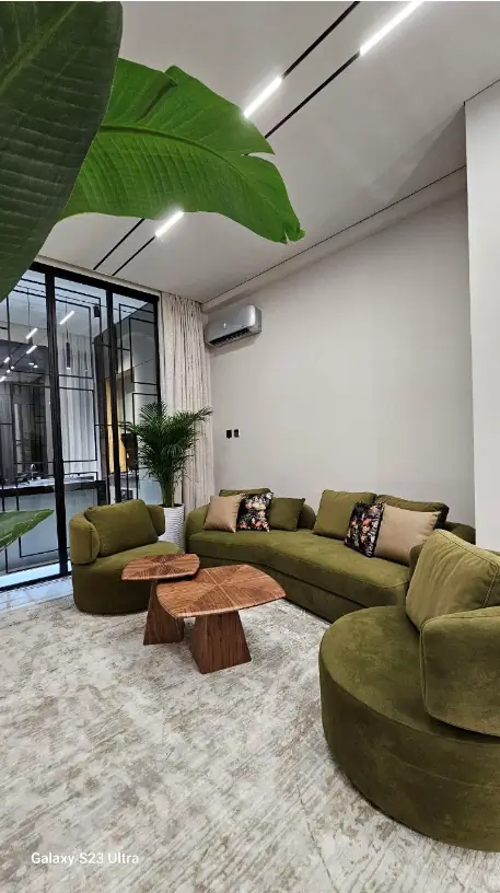 Продается 3-комнатная квартира − 105 м²