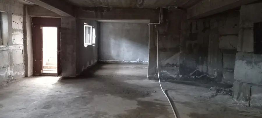 Savdo-sotiq maydoni − 463 m², 0/8 qavat