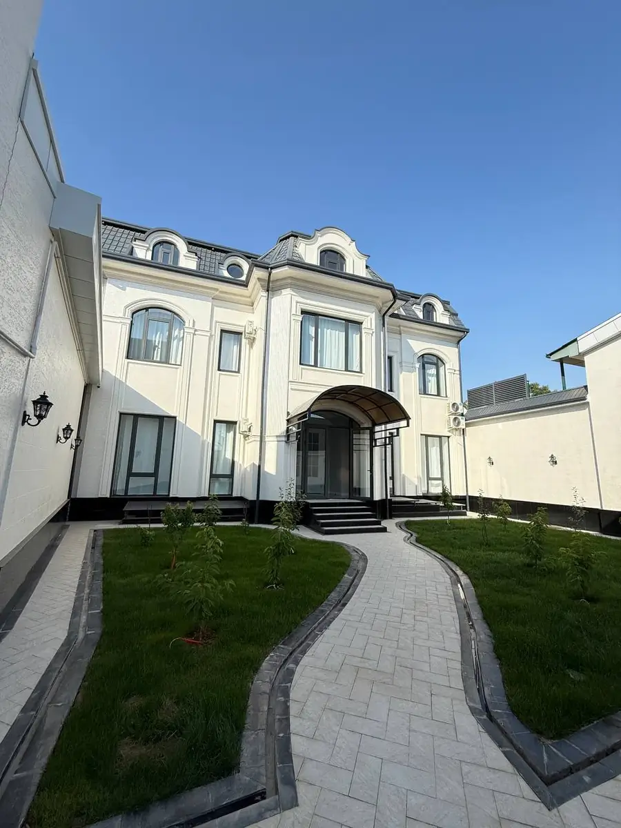 3 qavatli uy − 800 m², 5.6 sot. 