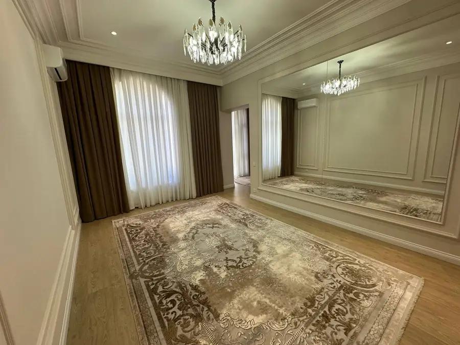 Сдается 2-этажный дом − 450 м²