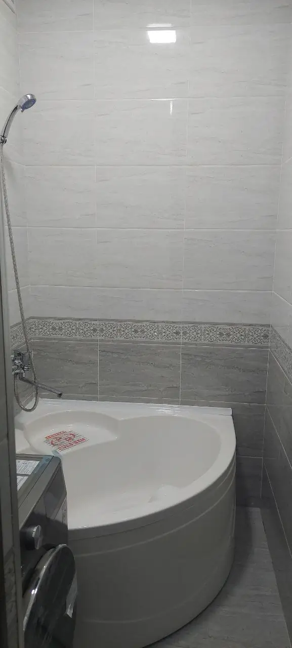 3 xonali kvartira sotiladi − 79 m²