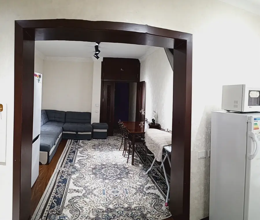 3 xonali kvartira sotiladi − 79 m²