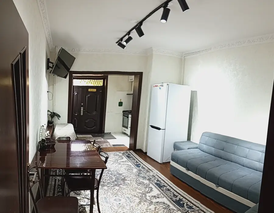 3 xonali kvartira sotiladi − 79 m²