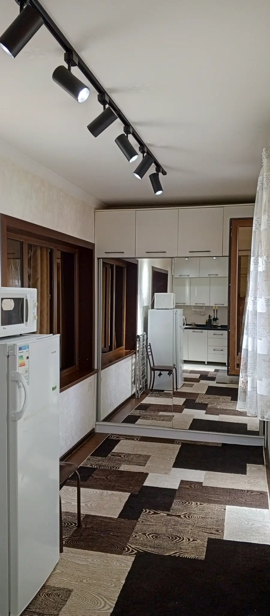 3 xonali kvartira sotiladi − 79 m²