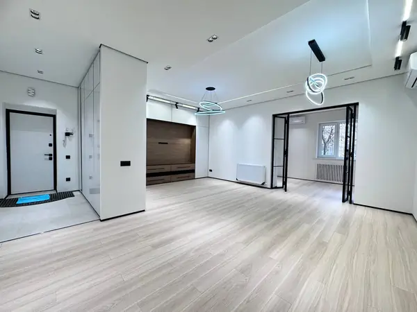 2-комнатная квартира − 100 м², 2/5 этаж