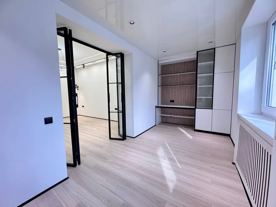 Продается 2-комнатная квартира − 100 м²