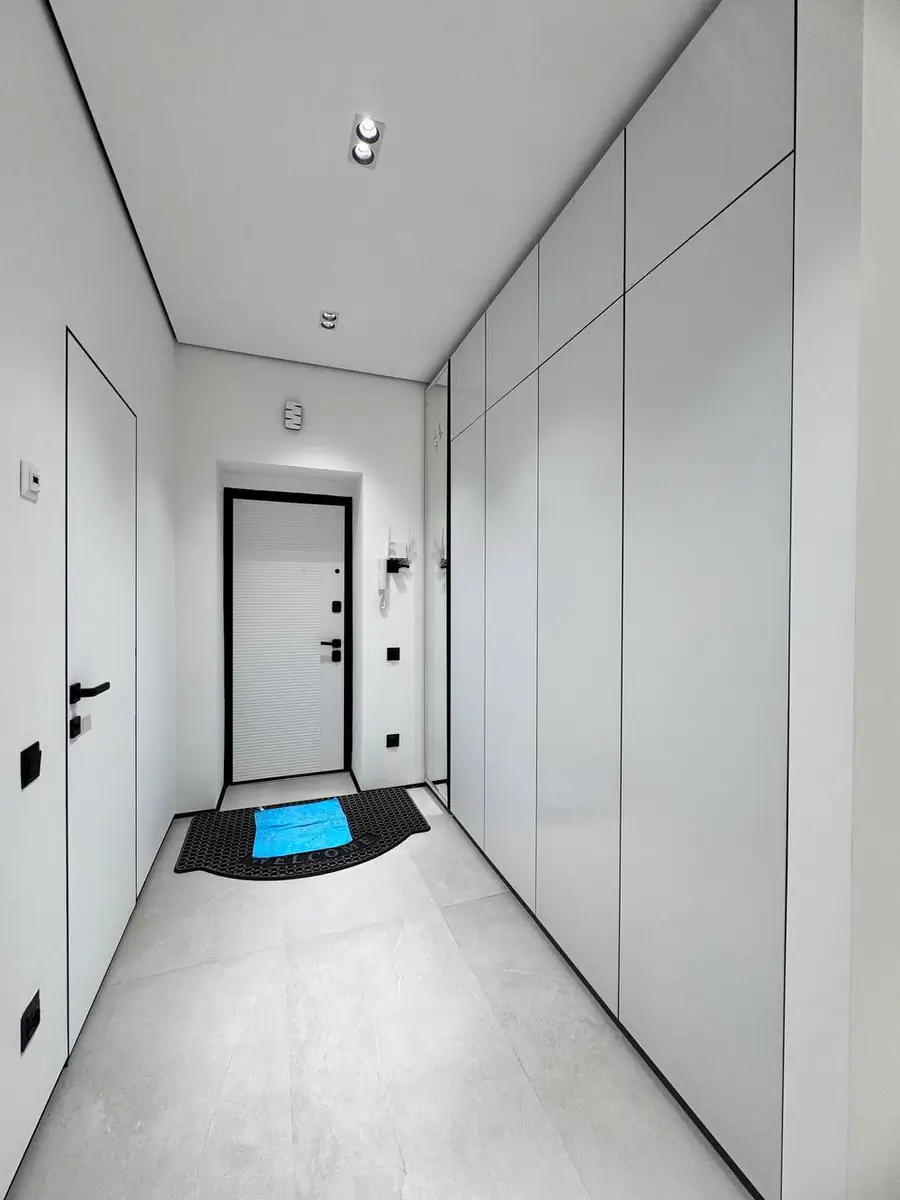 Продается 2-комнатная квартира − 100 м²