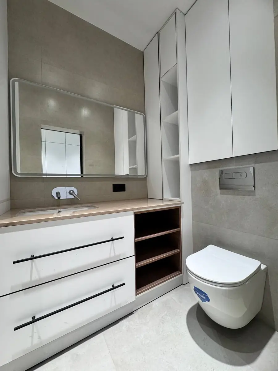 Продается 2-комнатная квартира − 100 м²