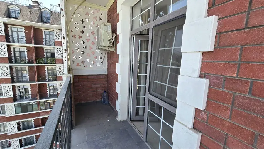 Продается 3-комнатная квартира − 74 м²