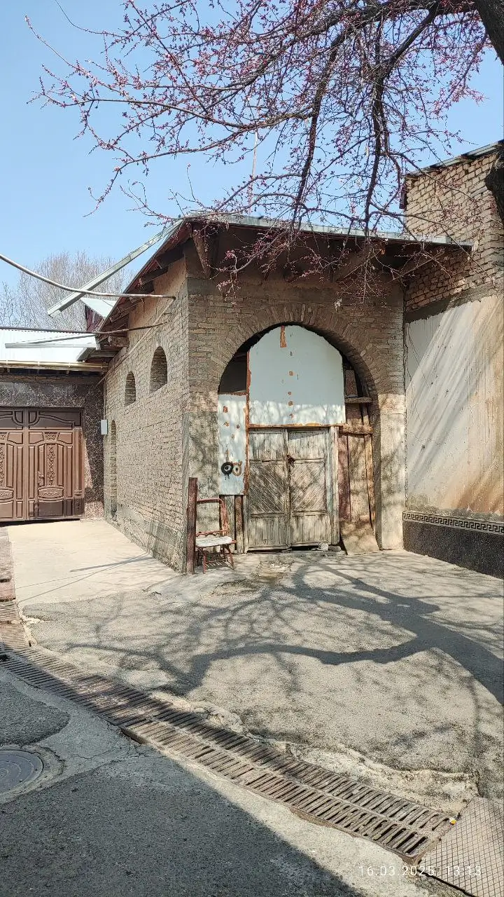 2 qavatli uy − 240 m², 2.4 sot. 