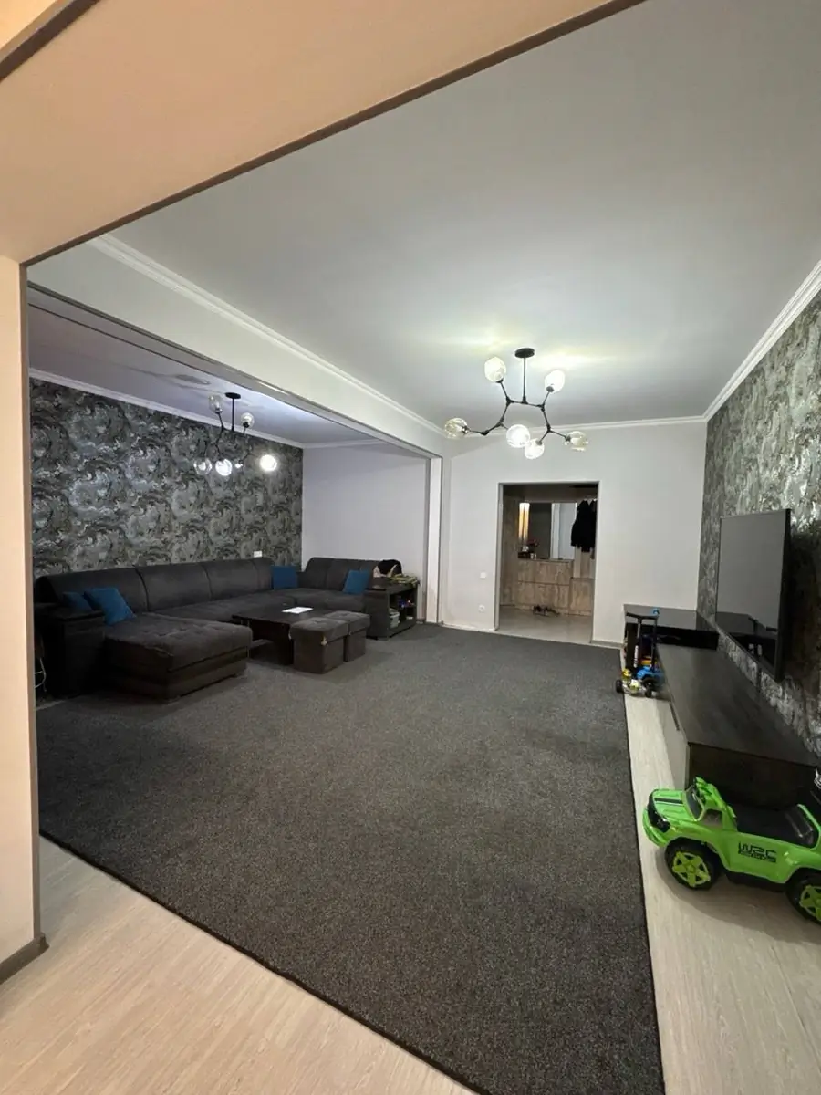 4-комнатная квартира − 92 м², 3/5 этаж