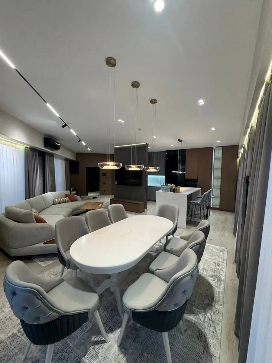 3-комнатная квартира − 130 м², 7/25 этаж