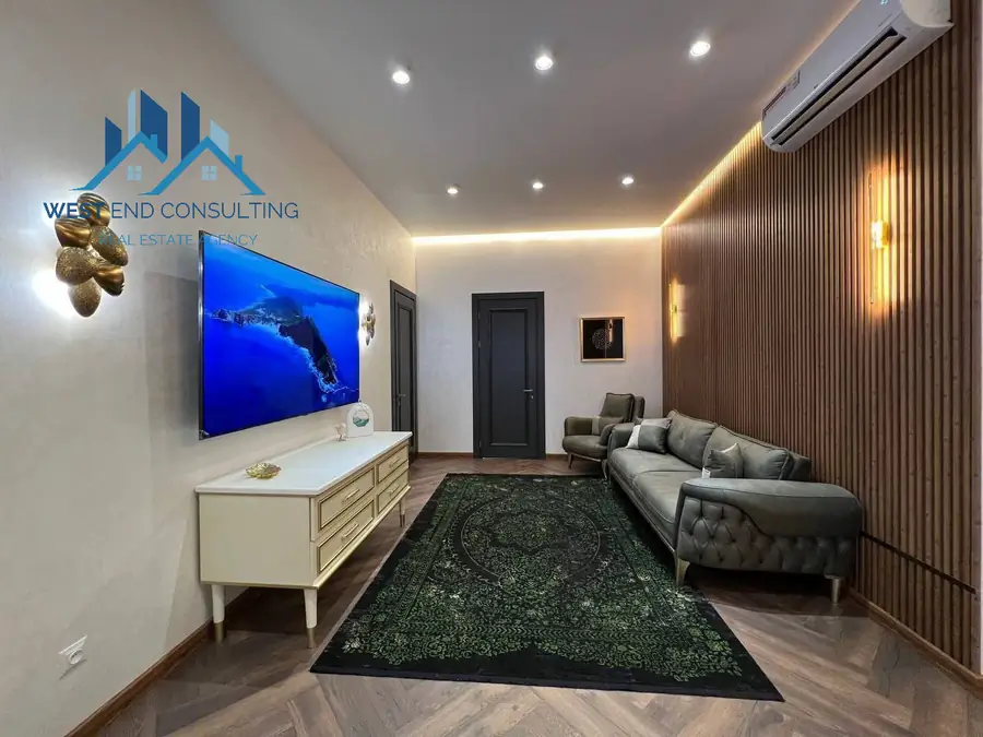 Сдается 4-комнатная квартира − 115 м²