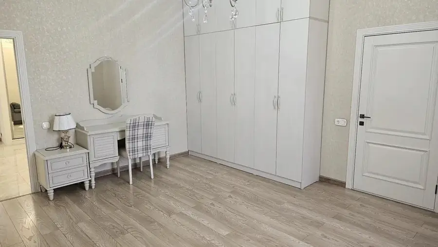 Сдается 4-комнатная квартира − 108 м²