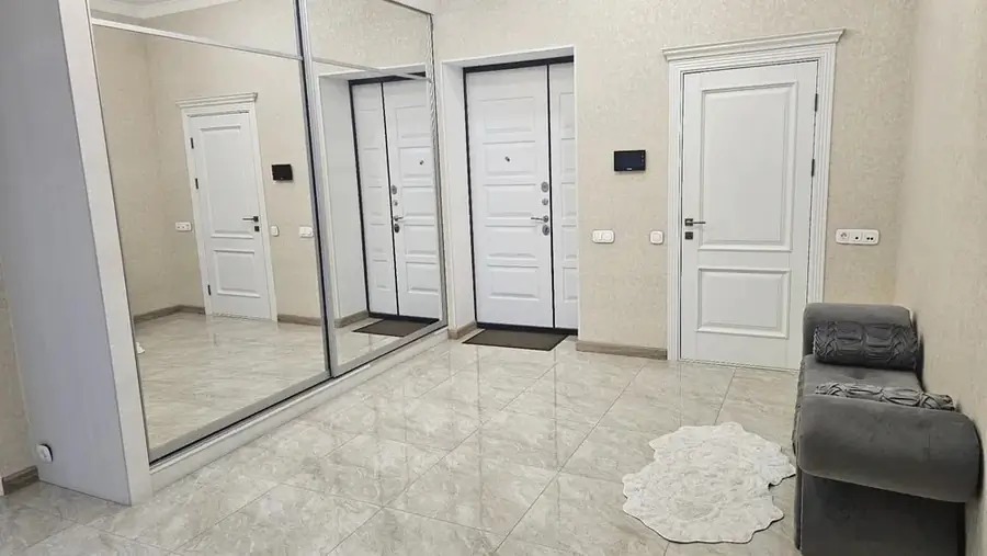 Сдается 4-комнатная квартира − 108 м²