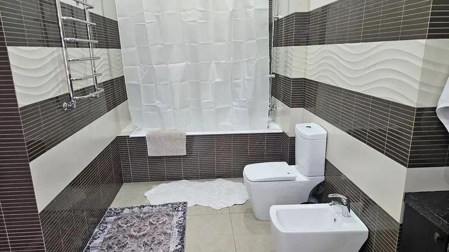 Сдается 4-комнатная квартира − 108 м²