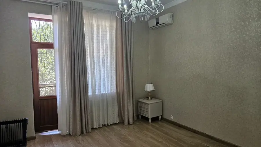 Сдается 4-комнатная квартира − 108 м²