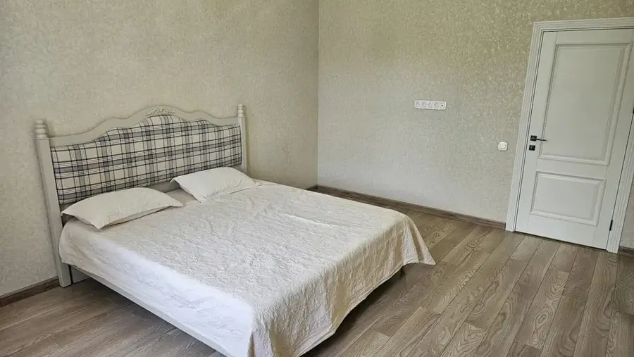 Сдается 4-комнатная квартира − 108 м²