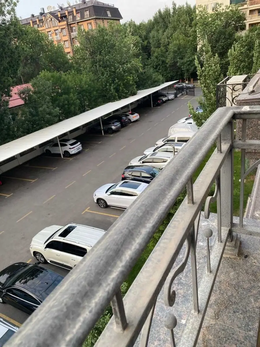 Сдается 3-комнатная квартира − 110 м²