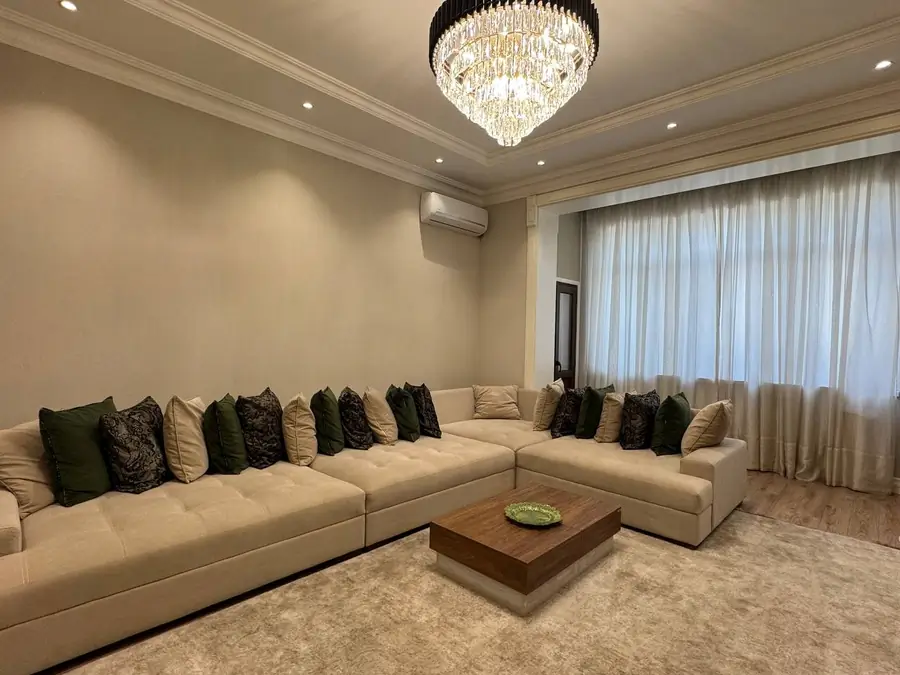 4-комнатная квартира − 165 м², 4/9 этаж