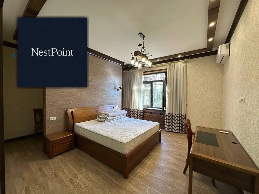 4-комнатная квартира − 220 м², 2/7 этаж