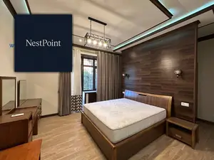 4-комнатная квартира − 220 м², 2/7 этаж