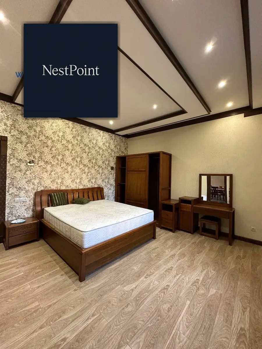 Ijaraga 4 xonali kvartira − 220 m²