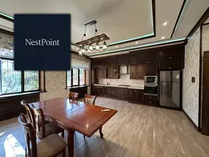 4-комнатная квартира − 220 м², 2/7 этаж
