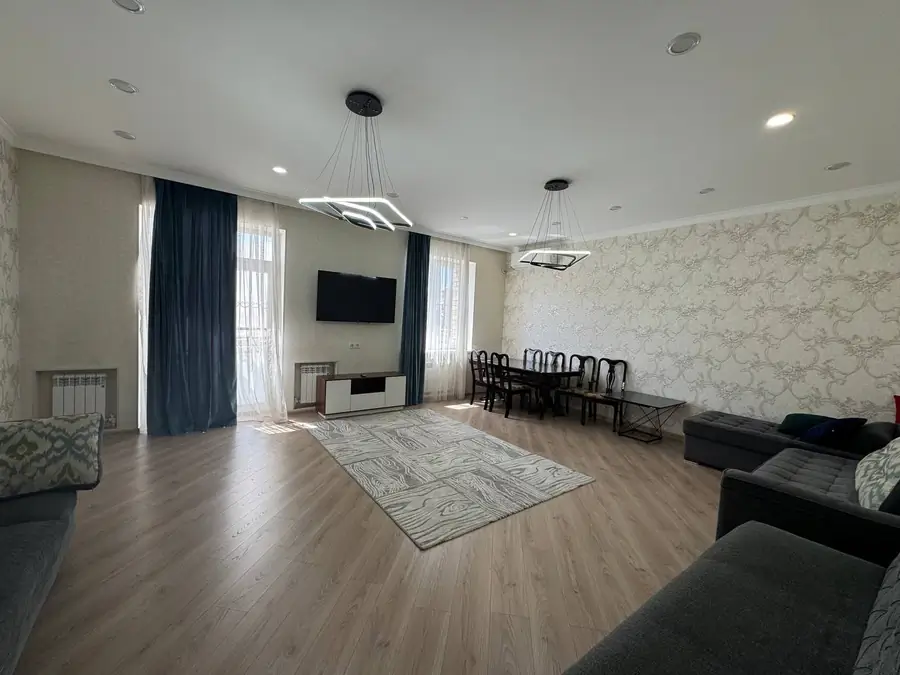 4-комнатная квартира − 230 м², 7/9 этаж