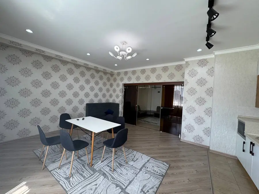 4-комнатная квартира − 230 м², 7/9 этаж