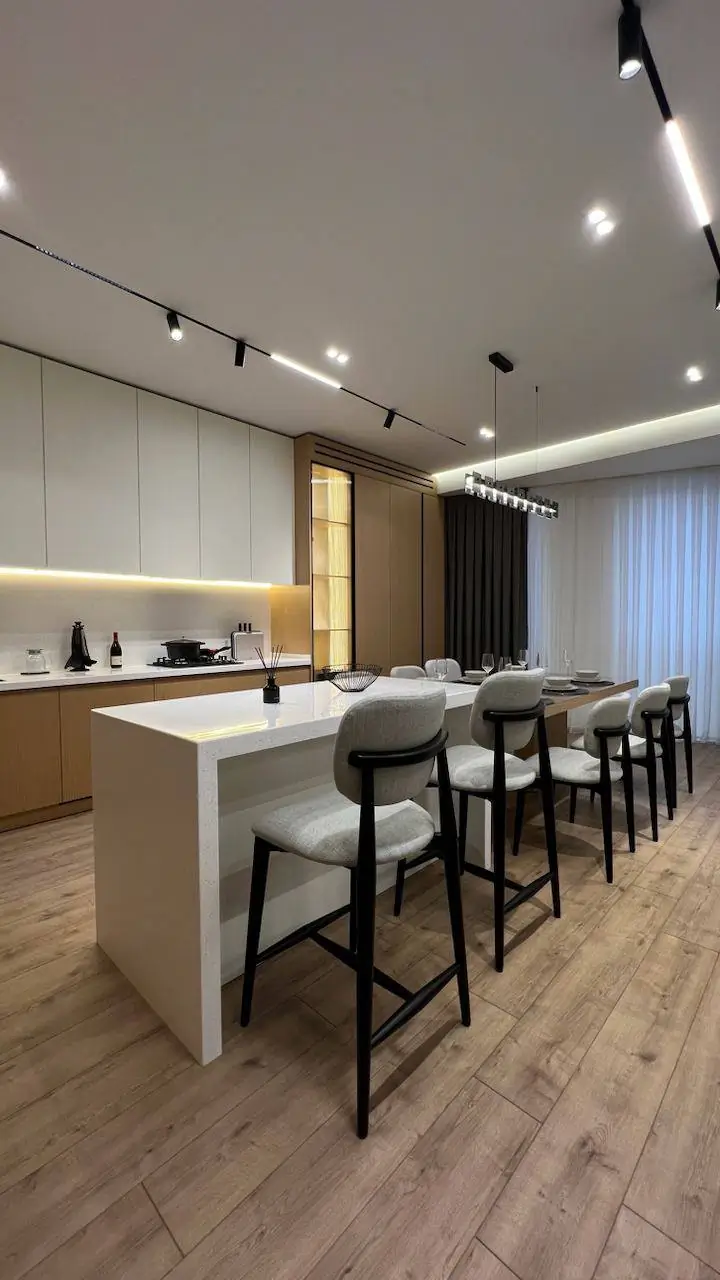 3-комнатная квартира − 135 м², 7/8 этаж