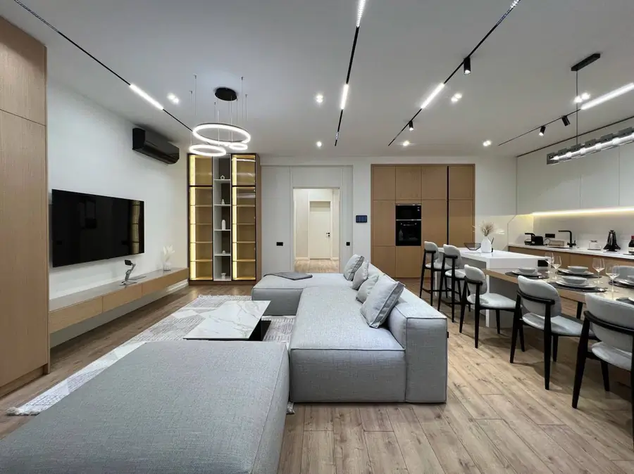 3-комнатная квартира − 135 м², 7/8 этаж