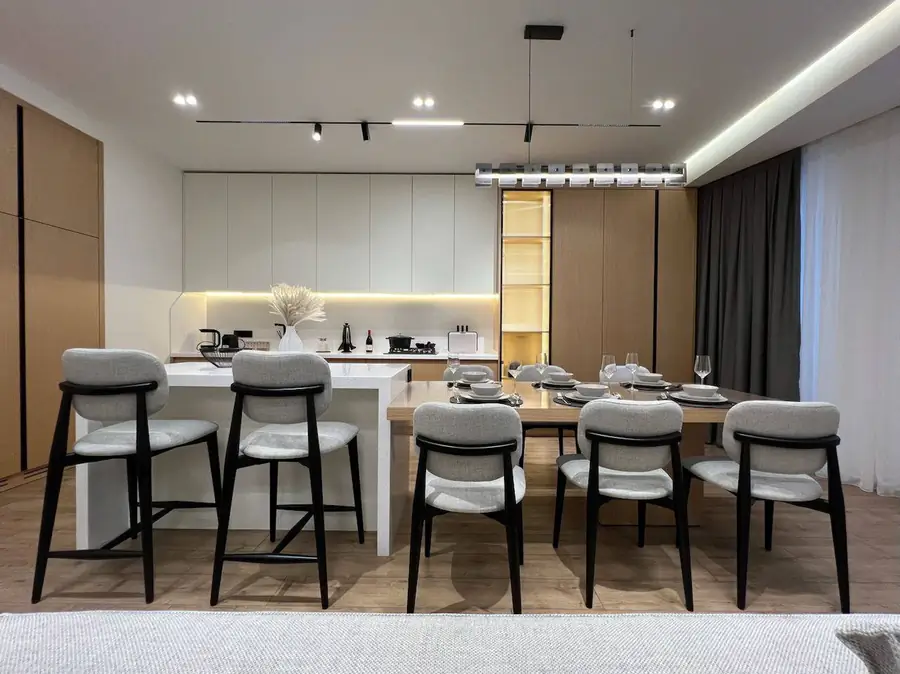 3-комнатная квартира − 135 м², 7/8 этаж