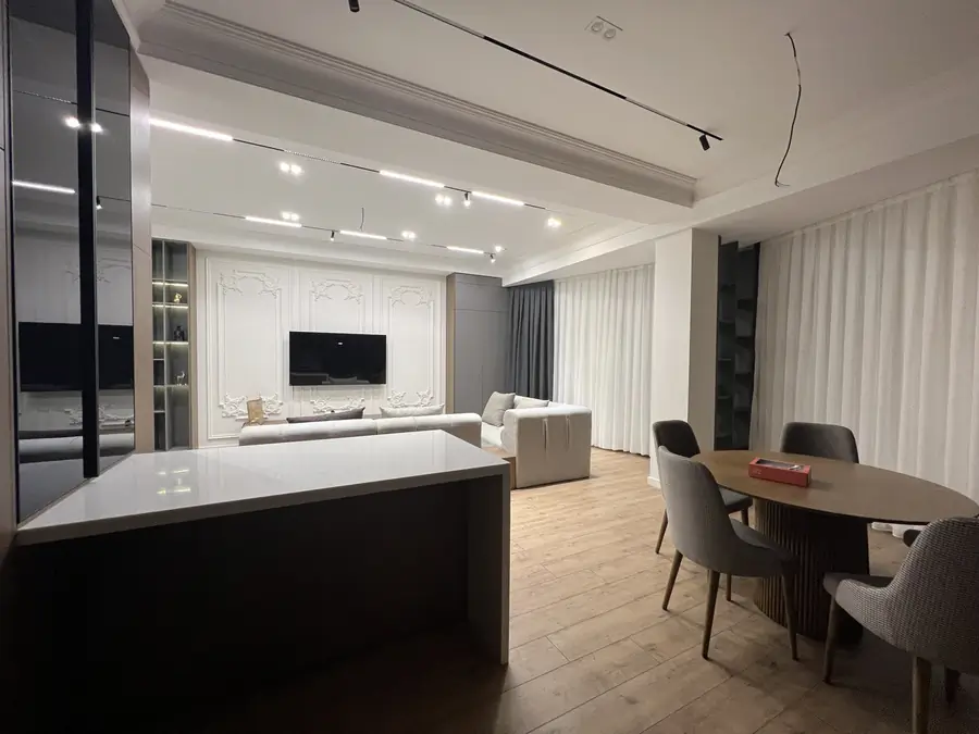 3-комнатная квартира − 130 м², 4/8 этаж