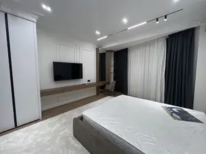 3-комнатная квартира − 130 м², 4/8 этаж